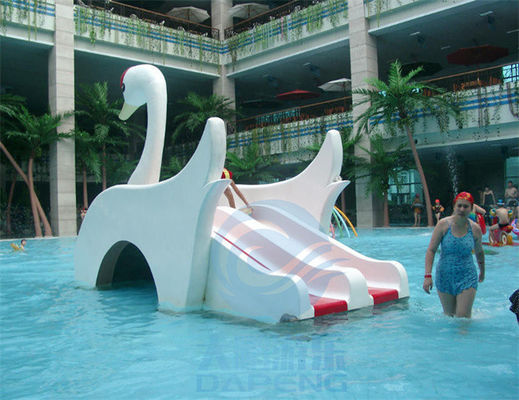 หงส์เด็กน้ําสไลด์ สายสระว่ายน้ําไฟเบอร์กลาส สไลด์ Splash Pad ปรับแต่ง