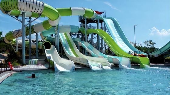 OEM สายใยแก้วสระว่ายน้ํา Slide Outside Water Amusement Parks Play Sets Ride