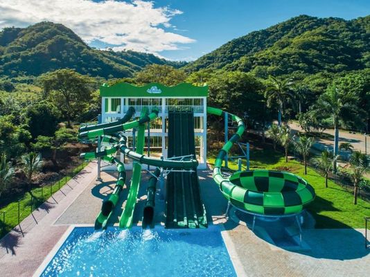 ราคาดี 220 M3/H 12mm Fiberglass Water Park Slide For Children Water Park Play Equipment ออนไลน์