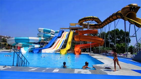 OEM Outdoor Amuse Park อุปกรณ์น้ํา บ้านเล่น สายสไลด์สระว่ายน้ําใยแก้ว