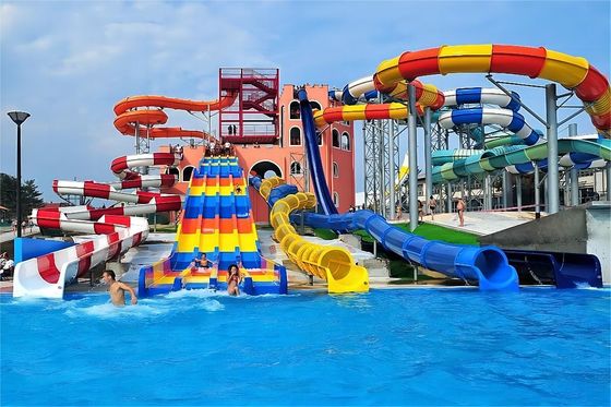 ODM Aqua Park ดีไซน์ สระว่ายน้ํา อุปกรณ์เสริม สไลด์น้ํายาวสําหรับเด็ก