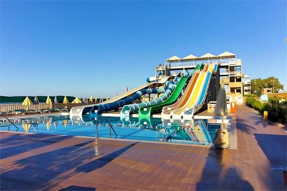 สระว่ายน้ํา Aqua Park สระว่ายน้ําแบบฝากเอง สไลด์น้ําใยแก้วสําหรับเด็ก