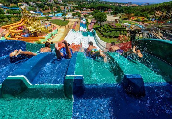 ODM สระว่ายน้ํา สนามเด็กเล่น เกมสนุก จีน Rainbow High Speed Water Slide
