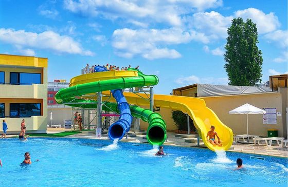 สนามน้ํา สนามกีฬา สระว่ายน้ํา อุปกรณ์ของเล่น สายสไลด์ Tube Fiberglass