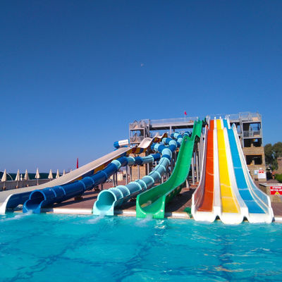 ราคาดี Outdoor Fiberglass Water Park Slide with 6-8mm Thickness and Customized Size for Long Service Life Over 10 Years ออนไลน์
