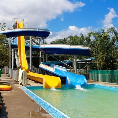 ราคาดี High Speed Racing Fiberglass Water Park Slide with 6-8mm Thickness and Over 10 Years Service Life ออนไลน์